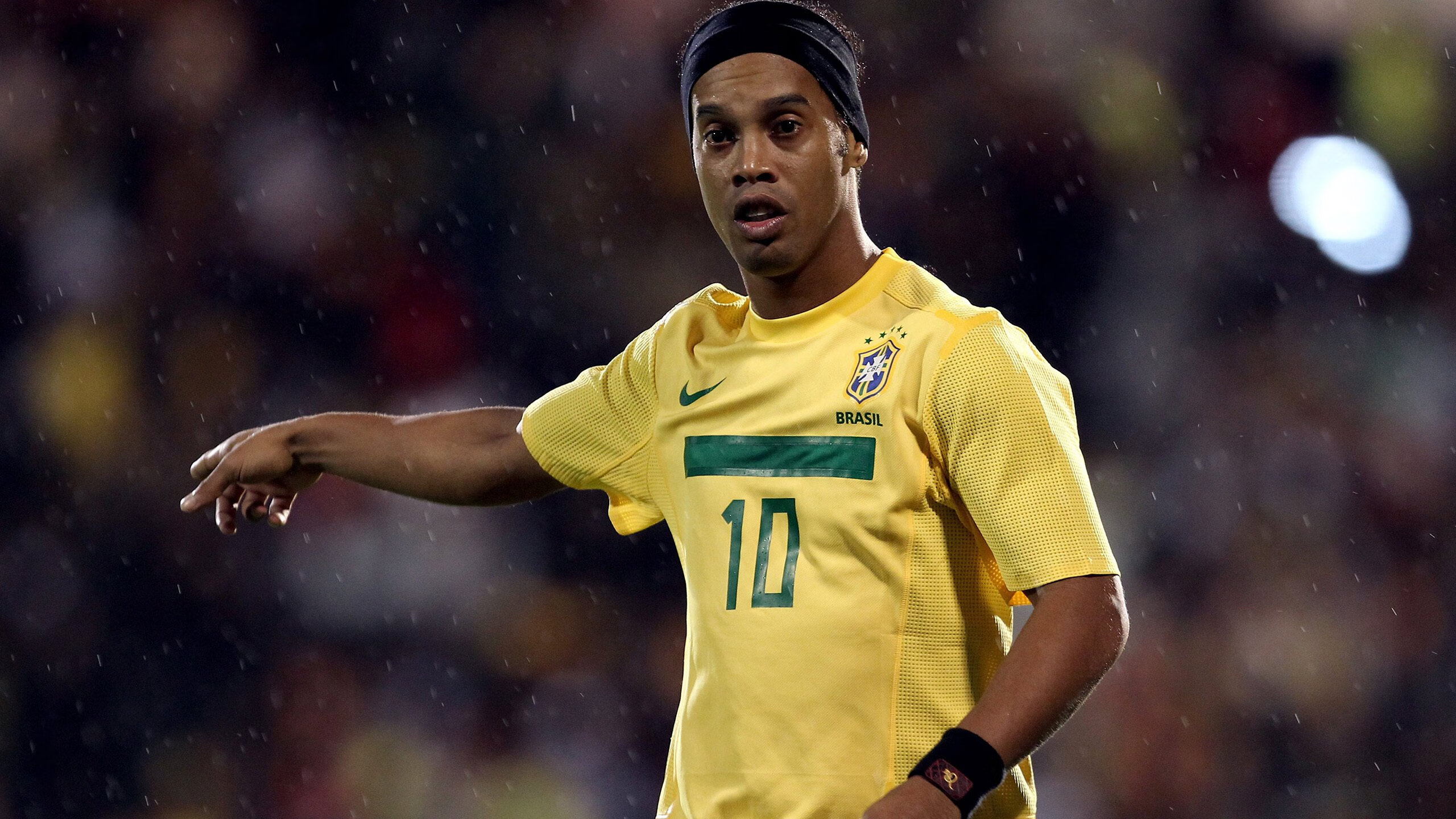 舞台越大越强！赖斯撑起英格兰脊梁，罗马加时鏖战诠释乌克兰足球韧性