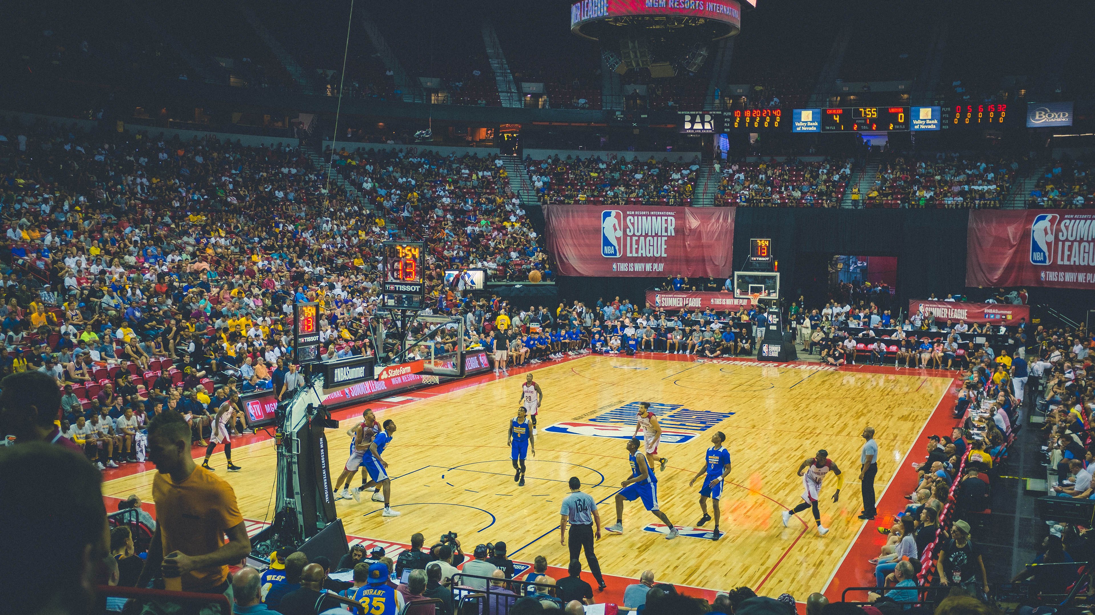 布伦森撕裂紫金防线,湖人雄鹿一役暴露的防守困境与时代隐喻