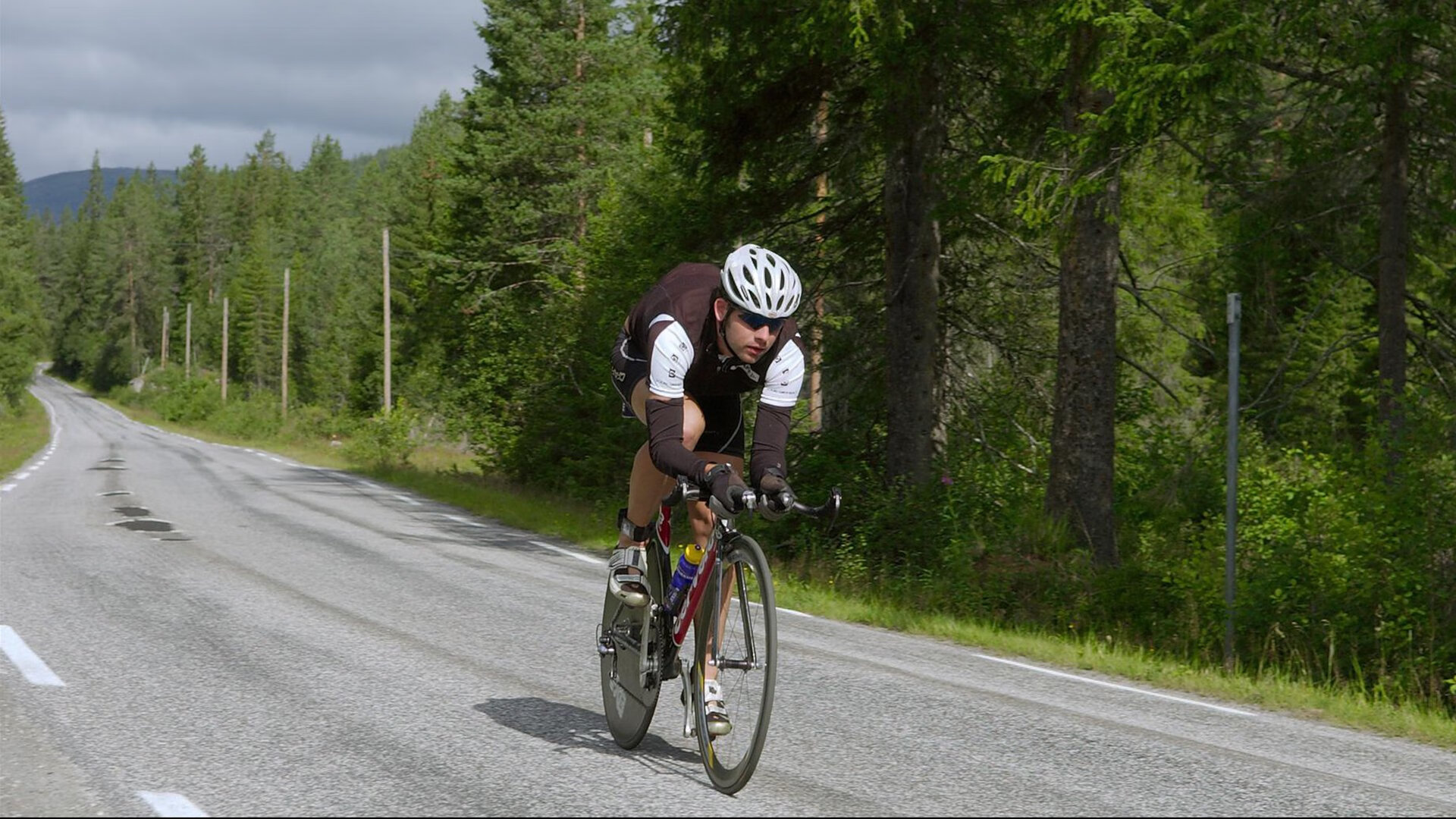 独行侠对阵国王，英格拉姆赛后评分拉满，但真正的MVP是那个沉默的影子